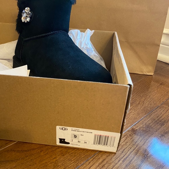 NWT UGG W Mini Bailey Button Gem in Black - Picture 5 of 6